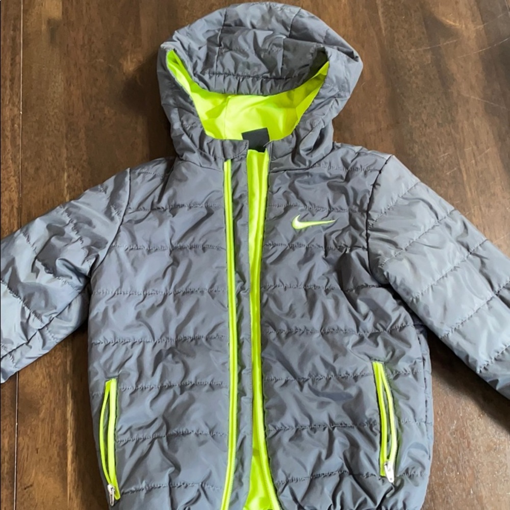 Nike lightweight puffer size 4T